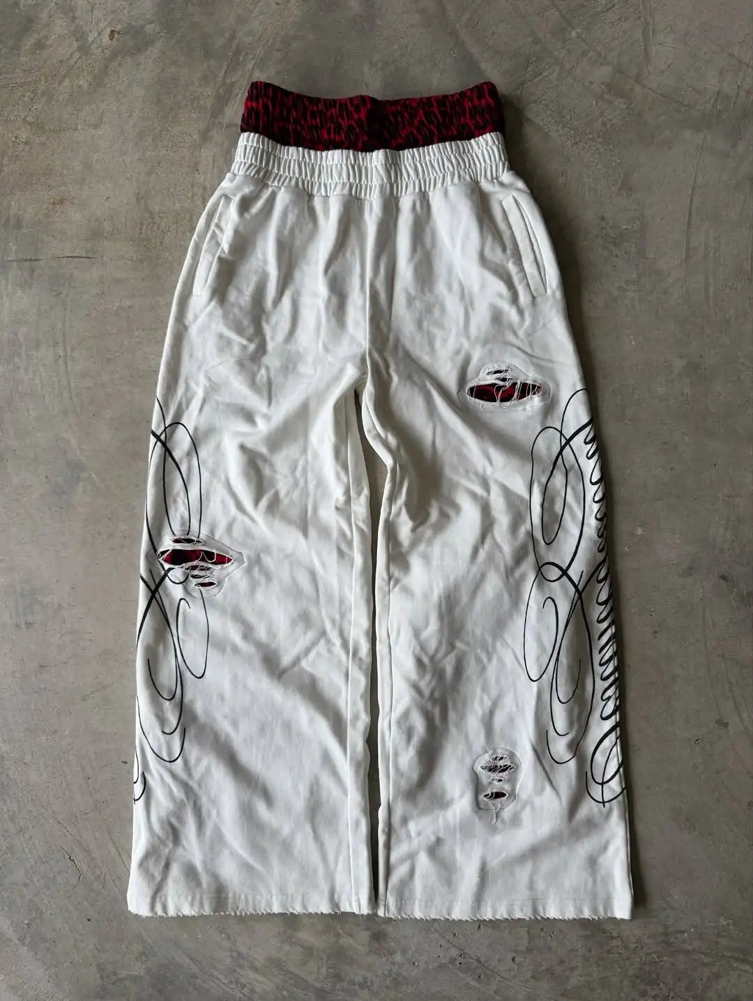 SIGNATURE LEOPARD SWEATS | WHITE