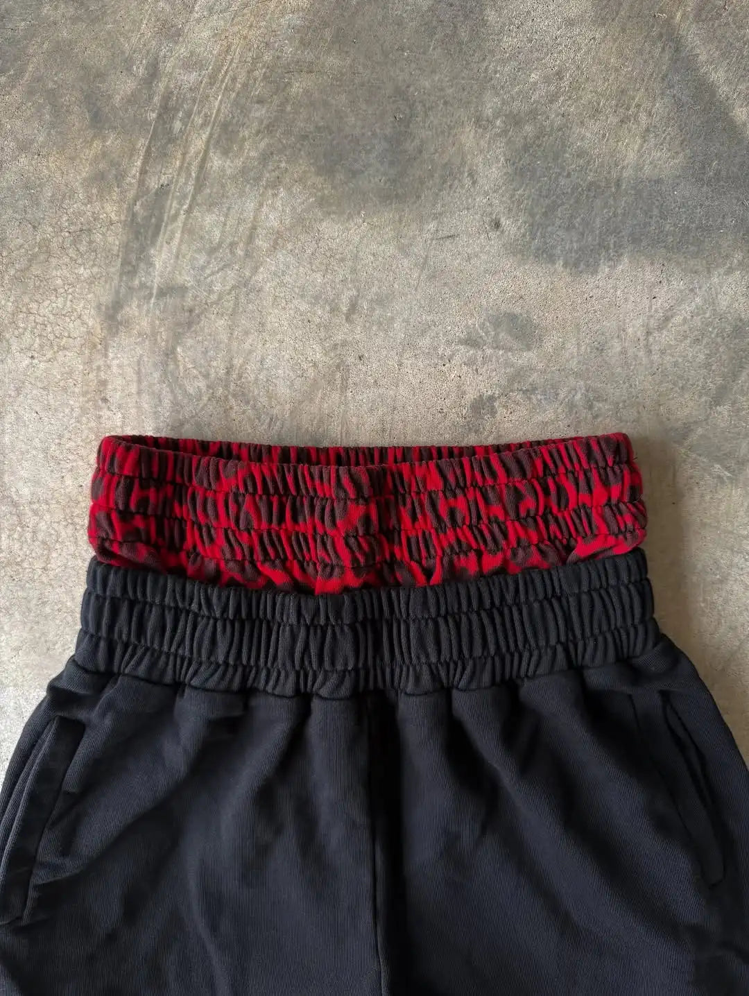 SIGNATURE LEOPARD SWEATS | BLACK